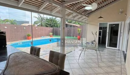 Casa com 1 suíte + 2 dormitórios  à venda, 198 m² por R$ 899.000 - Floresta - Joinville/SC