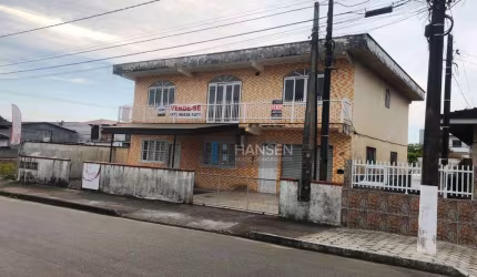 Sobrado com 3 Apartamentos à venda por R$ 700.000 - Fátima - Joinville/SC