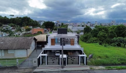 Casa com 3 Suíte à venda, 185 m² por R$ 1.300.000 - Saguaçu - Joinville/SC
