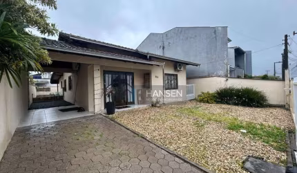 Casa com 2 dormitórios à venda, 154 m² por R$ 670.000,00 - Itaum - Joinville/SC