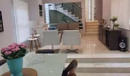 Sobrado com 3 suítes de 296m² no Jardim Monte Alegre - SP