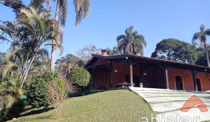 Casa de 700m² com 5 dormitórios ( 2 suítes ) e vaga para 6 carros - Embu Mirim