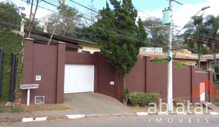 Sobrado de 525m² com 4 dormitórios com vagas de garagens - Vila Santo Antônio
