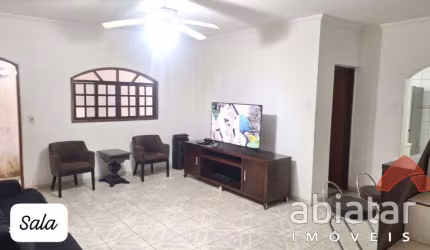 Casa  para alugar,  4 quartos com 1 suíte, 4 vagas , Taboão da Serra.