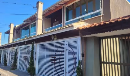 Sobrado para venda possui 120 metros quadrados com 2 quartos em Caiçara - Praia Grande - SP