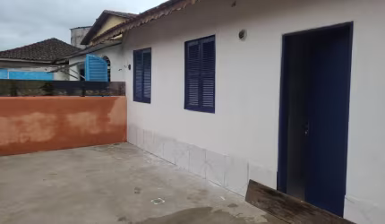 CASA TERREA - 2 DORM - GARAGEM APENAS PARA MOTO
