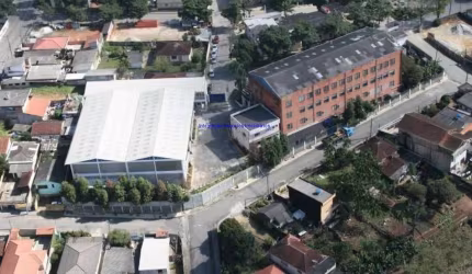 Terreno 9.562,53m², 01 prédio com 03 andares e 01 subsolo; 01 Prédio com 02 andares e 01 Prédio comercial.  Excelente localização.
