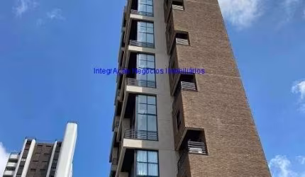 Apartamento 100m², 02 dormitórios (sendo suítes), 03 banheiros e 02 vagas na garagem.   Condomínio com portaria, segurança 24hrs,  com piscina coberta