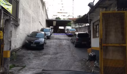 Terreno com 435m², com casa nos fundos.  Excelente localização á 9 minutos andando par aa estação do metrô Metro Higienópolis-Mackenzie;