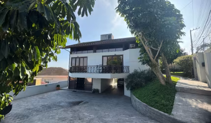 Bela casa com vista panorâmica de Florianópolis no Morro da Cruz