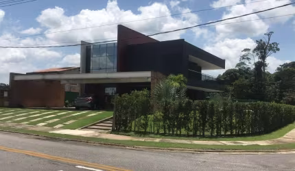 CASA DE 2 PAVIMENTOS EM CONDOMÍNIO FECHADO! ÁREA PRIVATIVA: 398,28M².