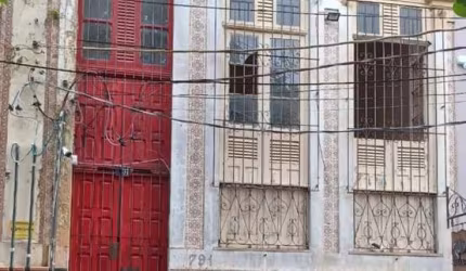 -CASA COMERCIAL (ALTOS) NA RUA BERNAL DO COUTO BAIRRO DO UMARIZAL! -ÁREA PRIVATIVA DE 170M². -POSSUI PLACA DE ENERGIA SOLAR.