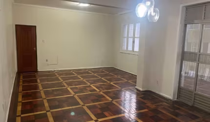 APARTAMENTO COM 3 QUARTOS SENDO 1 SUÍTE NO BAIRRO DE NAZARÉ! ÁREA PRIVATIVA DE 193M² - 2 APTOS POR ANDAR. 01 VAGA DE GARAGEM. NASCENTE.