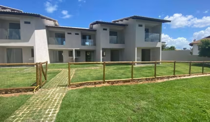 VILLAGE NOVO PRÓXIMO A PRAIA, DOIS DORMITÓRIOS  SUITES, 70m² COM 20m²DE ÁREA GOURMET, NASCENTE A 15