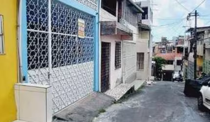 EXCELENTE CASA NA LIBERADE ótima localização,  Nascente , garagem , reformada e próximo a ponto de