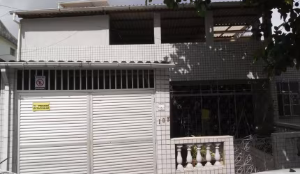IMÓVEL BARATINHO NO IAPI COM 5 DORMITÓRIOS SENDO DUAS SUITES, GARAGENS PARA TRES VEICULOS SÓ ´Á VIS