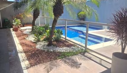 BELLISSÍMA CASA 4 DORMITÓRIOS, 02 SUÍTES, PISCINA, PRÓXIMO A PRAIA.
