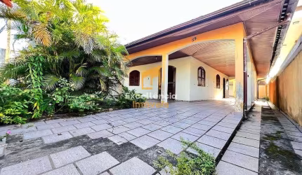 Casa com 4 quartos em Santa Terezinha