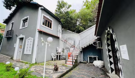 Casa de Condomínio 3 quartos, sendo 1 suíte