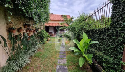 Casa com terreno lindo!