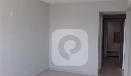 Sala comercial vazia em excelente estado