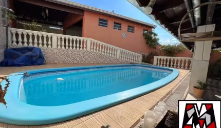 VENDO CASA TÉRREA, PISCINA, EXCELENTE LOCAL.