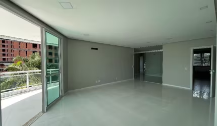 Vendo Apartamento 1ª moradia com 4 quartos no Res. Ilha Bella