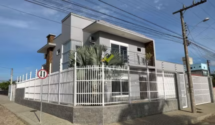 Casa com 3 quartos à venda na Josiane Girardi, 163, Centro, Penha por R$ 2.600.000