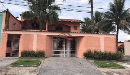 Sobrado à Venda com 4 dormitórios e piscina no  Indaiá, Caraguatatuba, SP
