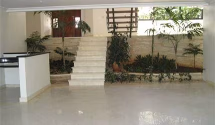CASA EM COND. 4 SUÍTES-BARÃO GERALDO
