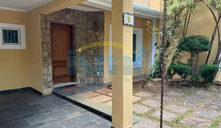 CASA EM CONDOMINIO 4 DORM/2 STS