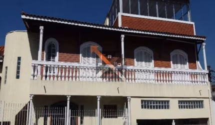 Lindo imóvel em Estilo Colonial - 4 dorms sendo 2 suítes - 4 vagas - terraço - salão de festas - estuda permuta - São Caetano do Sul