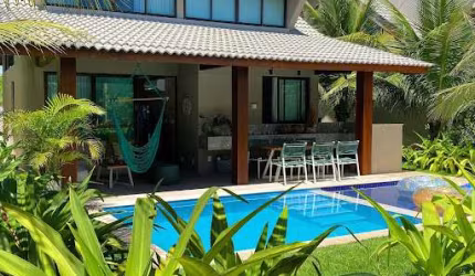 VENDE-SE LINDO BANGALÔ FINAMENTE REFORMADO E MOBILIADO - 169M² - MURO ALTO