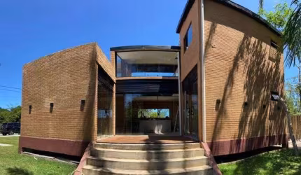 Casa Ecológica com 4|4, 02G e 180M²