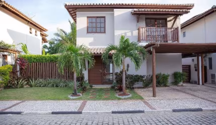 Casa em Lauro de Freitas com 4|4, 02G e 220M² | Terreno de 300M²