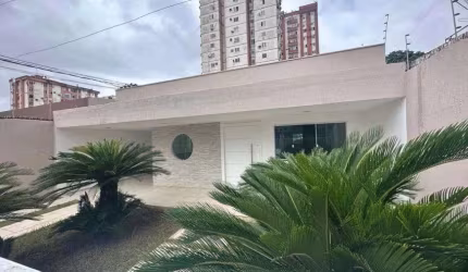 Casa a venda em Alameda