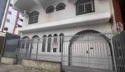 * Casa para fins residenciais ou comerciais em Nazaré