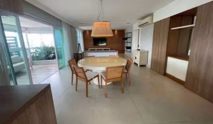 Apartamento com cinco suítes na Batista Campos