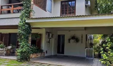 Casa de condomínio para aluguel possui 574 metros quadrados com 5 quartos