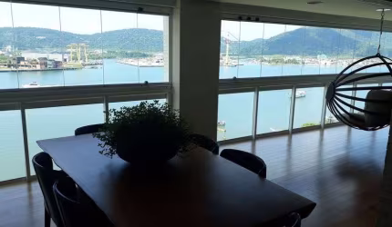 Maravilhoso 3 suítes, finamente decorado, porteira-fechada, frente ao Mar !