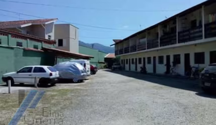Ubatuba, Silop - Condominio de casas sobrados com 03 dormitórios, sendo 01 suíte.