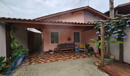 Ubatuba, Parque Vivamar - Casa sobrado geminado com 03 dormitorios sendo 01 suite.
