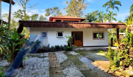 Ubatuba, Ressaca - Casa sobrado com 02 dormitórios, sendo 01 suíte, com area de lazer.