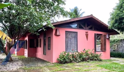 Ubatuba, Ressaca - Casa com 03 dormitórios, sendo 01 suíte, e área de lazer.