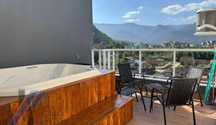 Ubatuba, Pereque-Açu - Apartamento cobertura com 03 dormitorios sendo 02 suites, com vista para o mar.