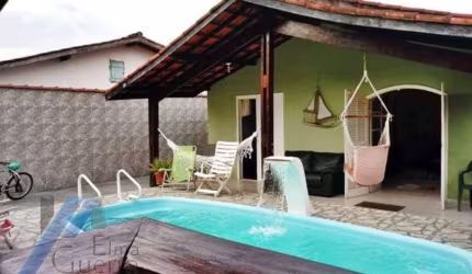 Ubatuba, Pereque-açú - Casa com 03 dormitorios, sendo 01 suite e área de lazer.