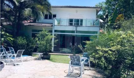 Linda Casa na Granja Viana 4 dormitórios para venda com piscina
