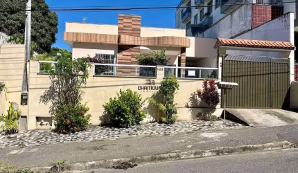 CASA A VENDA EM MEAIPE A 150 MTS DA PRAIA.