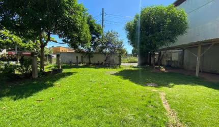 Casa duplex com 7 quartos, terreno grande e casa para caseiro a venda em Guarapari/ES.