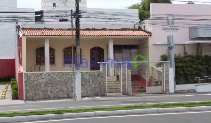 Casa na Av. Hermes Fontes